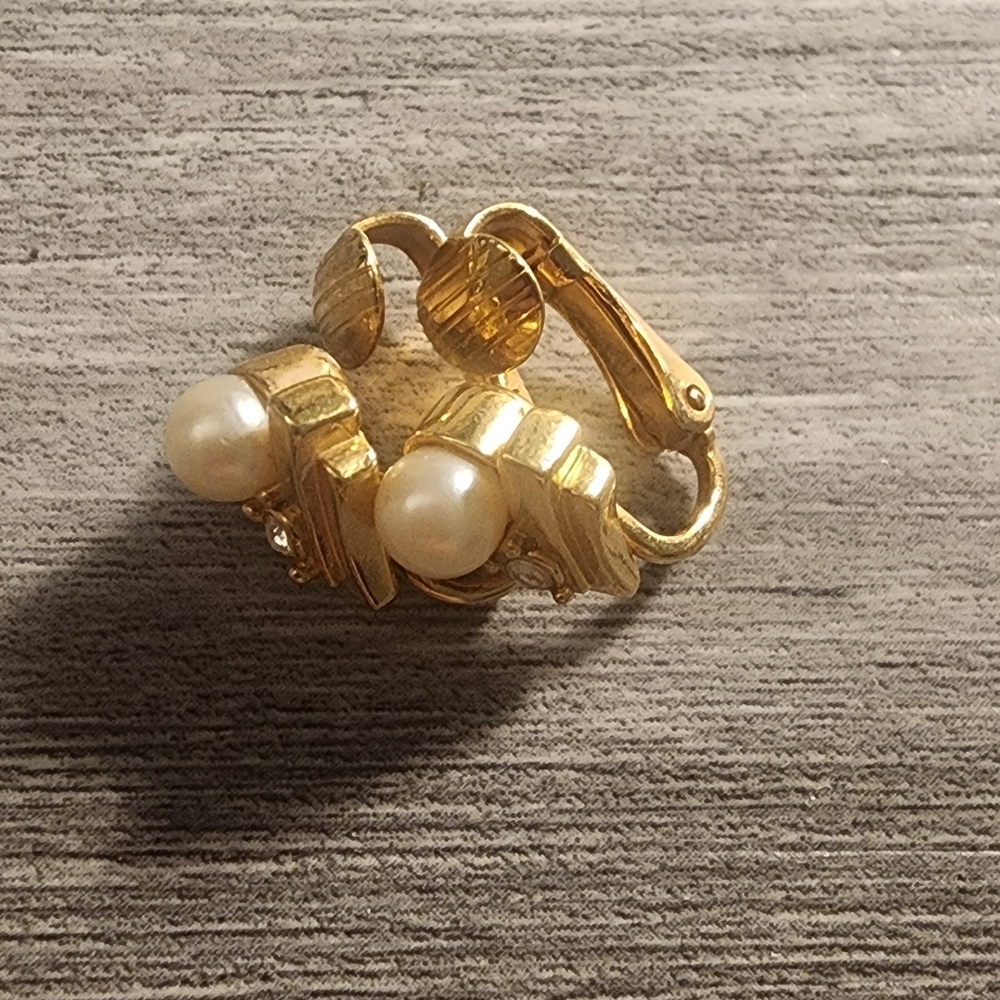 Elegant Gold Tone Pearl Clip-On Earrings